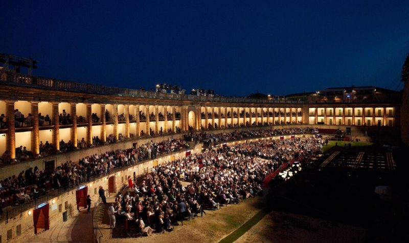 Stefano Bollani allo Sferisterio tra opera e Oriente